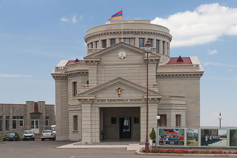 2014_Stepanakert,_Budynek_Związku_Bojowników_o_Wolność_Arcachu