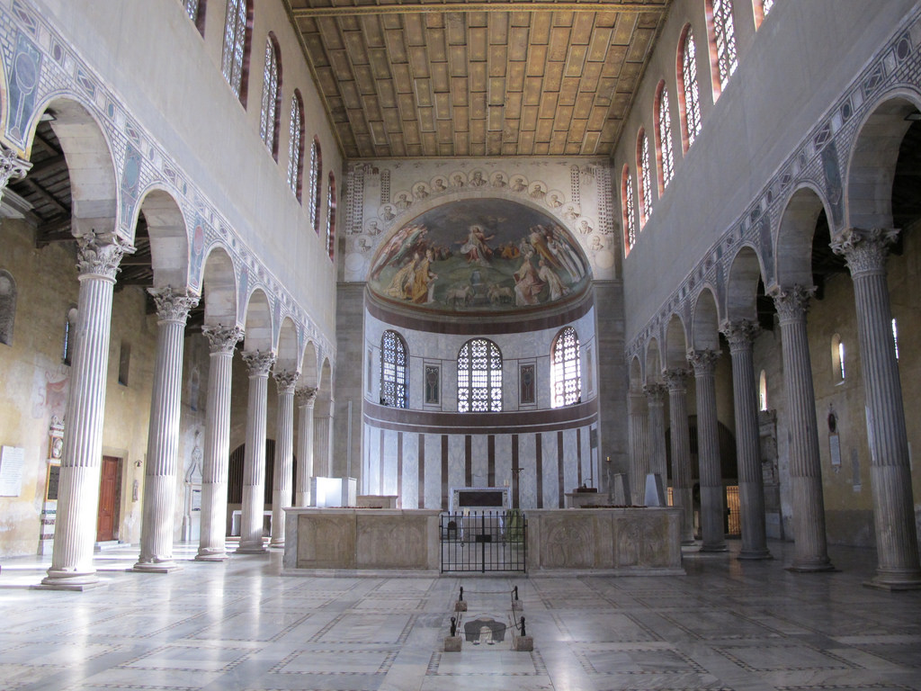 The elegant interior of the Basilica di Santa Sabina | © ho visto nina volare/Flickr