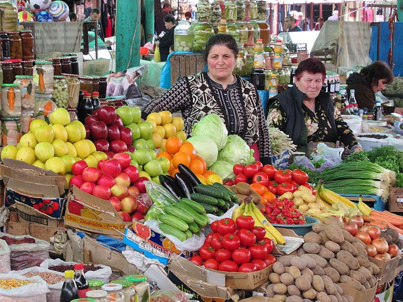 800px-Stepanakert_Market_(37282898830)