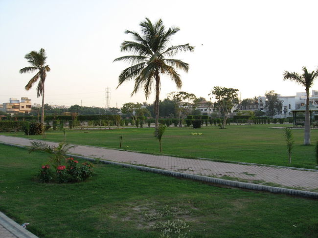 aziz bhatii park