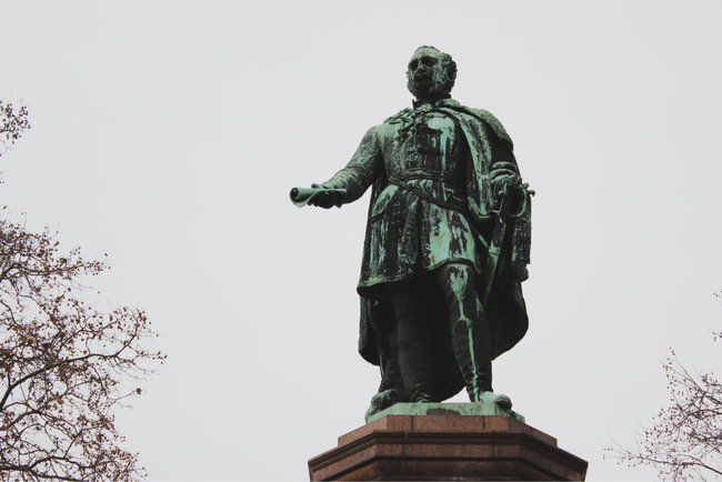 szechenyi-budapest-statue