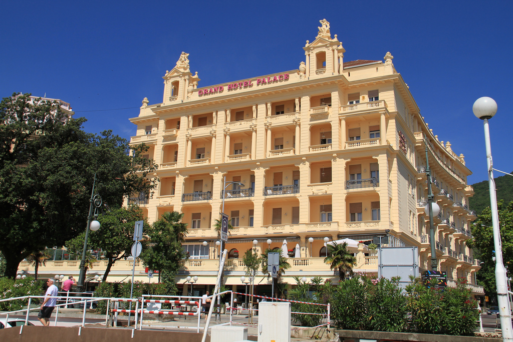 Grand Hotel Palace | © Ronnie Macdonald/Flickr