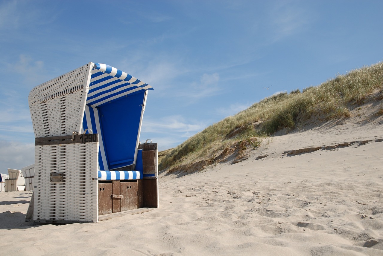 beach-chair-1264647_1280
