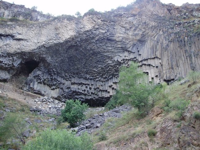 Caves_near_Karvachar