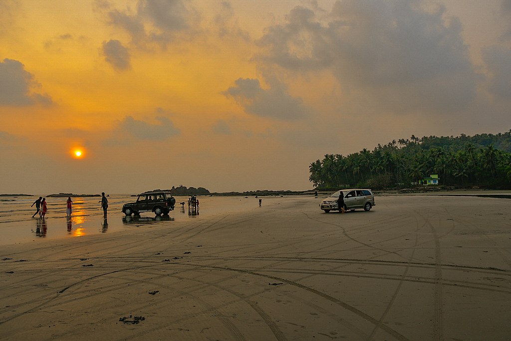 Muzhappilangad Beach Shagil Kannur WikiCommons