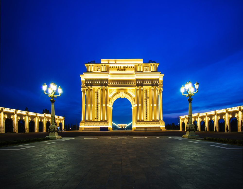 Ganja's Arch of Triumph at the biggest park in all Caucasus | © Elnur/Shutterstock