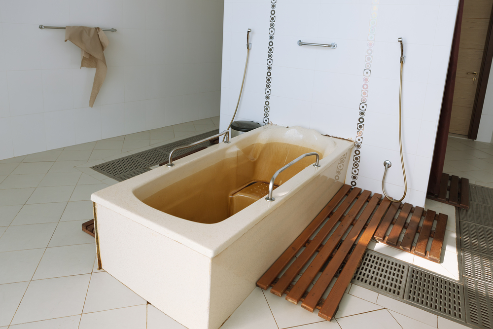 Fancy a unique bath in Naftalan? | © alionabirukova/Shutterstock