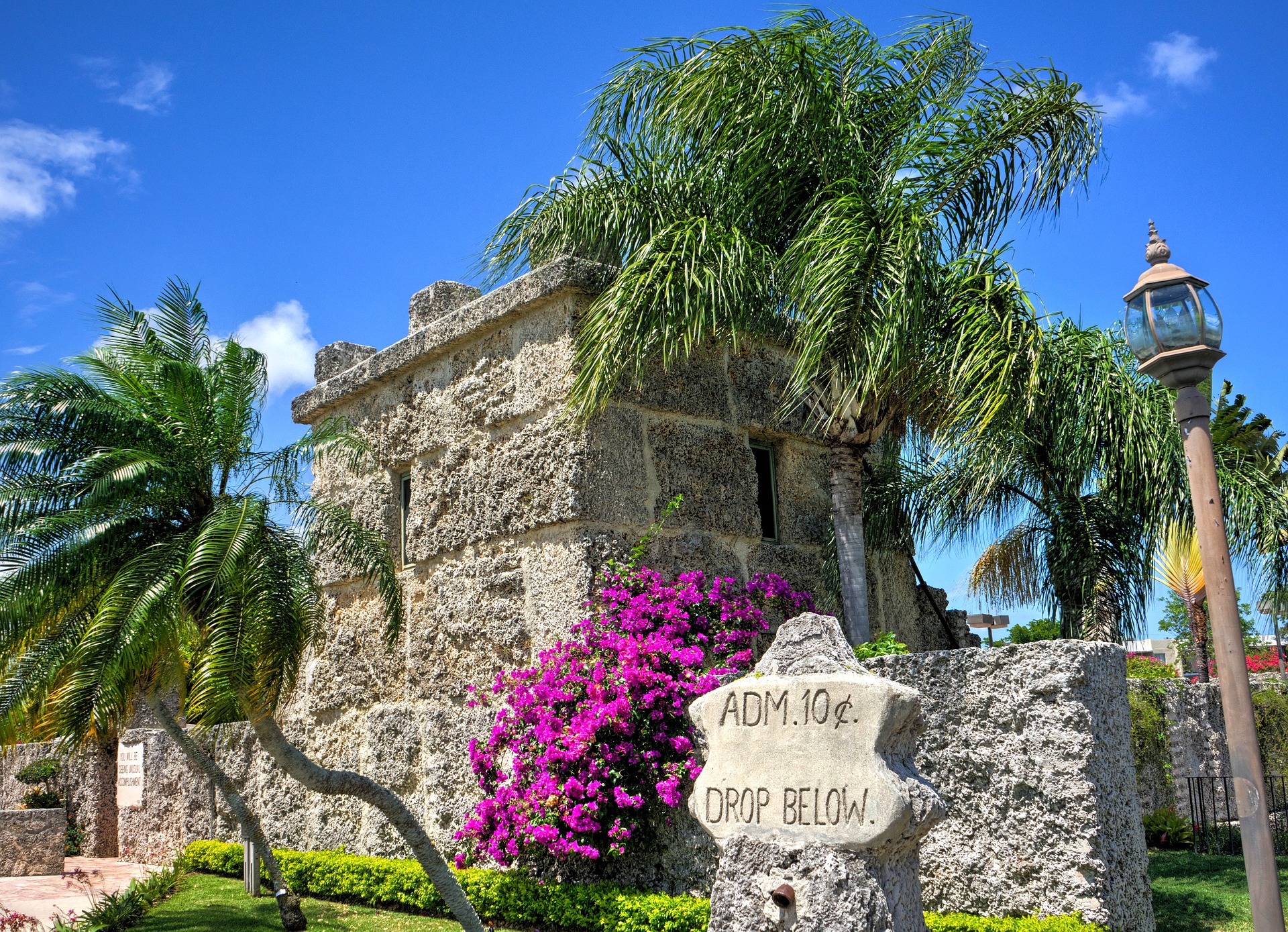 The Story Behind Ed Leedskalnin S Coral Castle In Florida