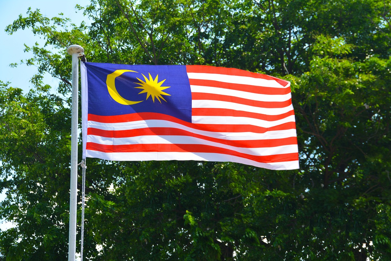 What do the stripes on the malaysian flag symbolise