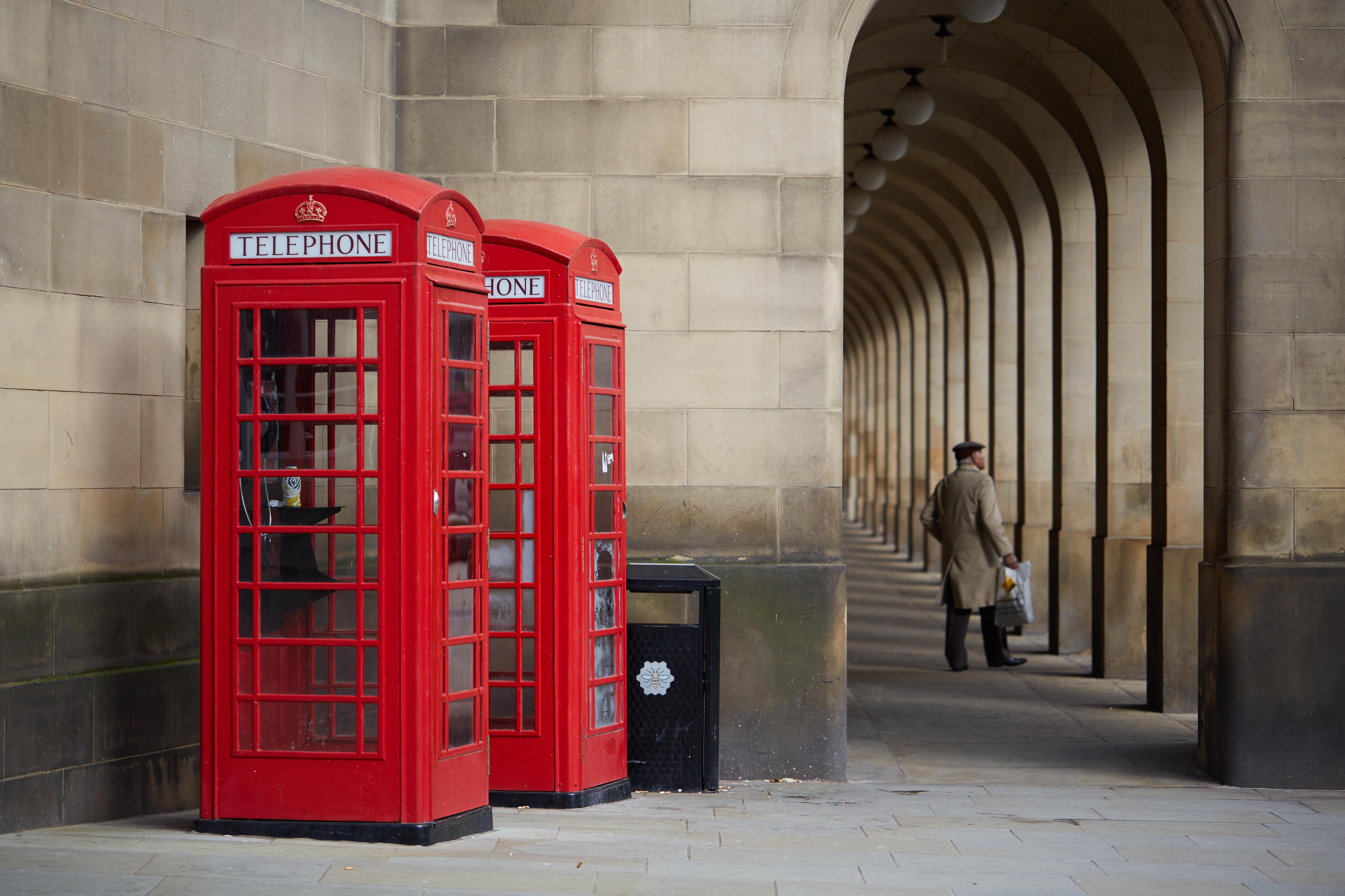 Телефоны красной зоны. Номер телефона Лондон. Telephone Box in Britain со всех сторон. Red telephone Box in London. Red Phone Box in great Britain.