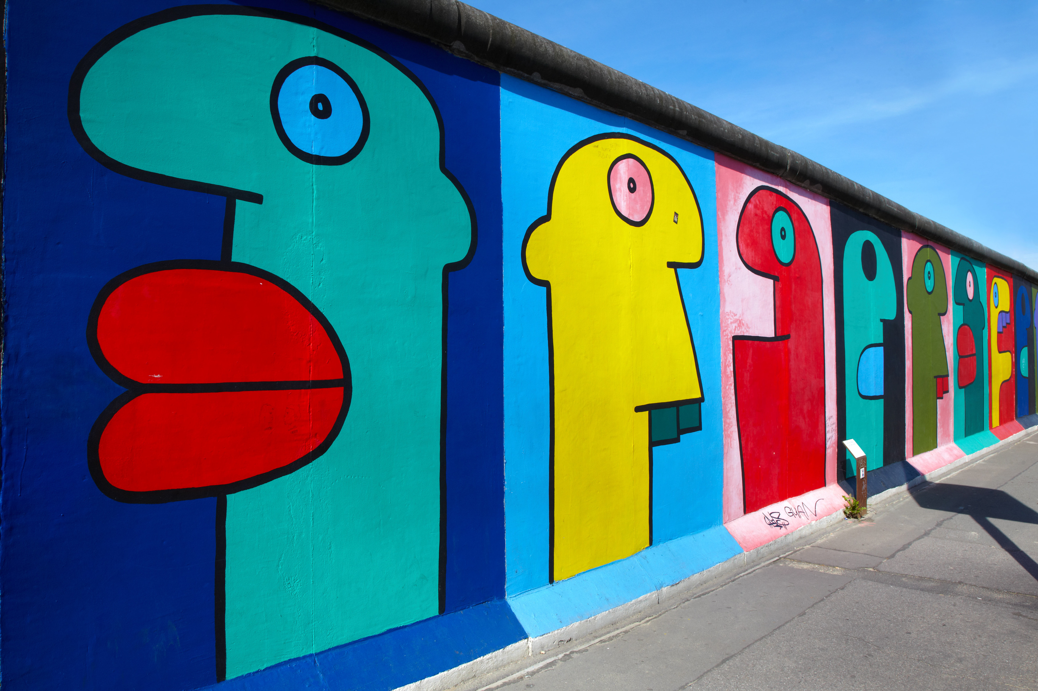 10 Iconic Murals On The Berlin Wall