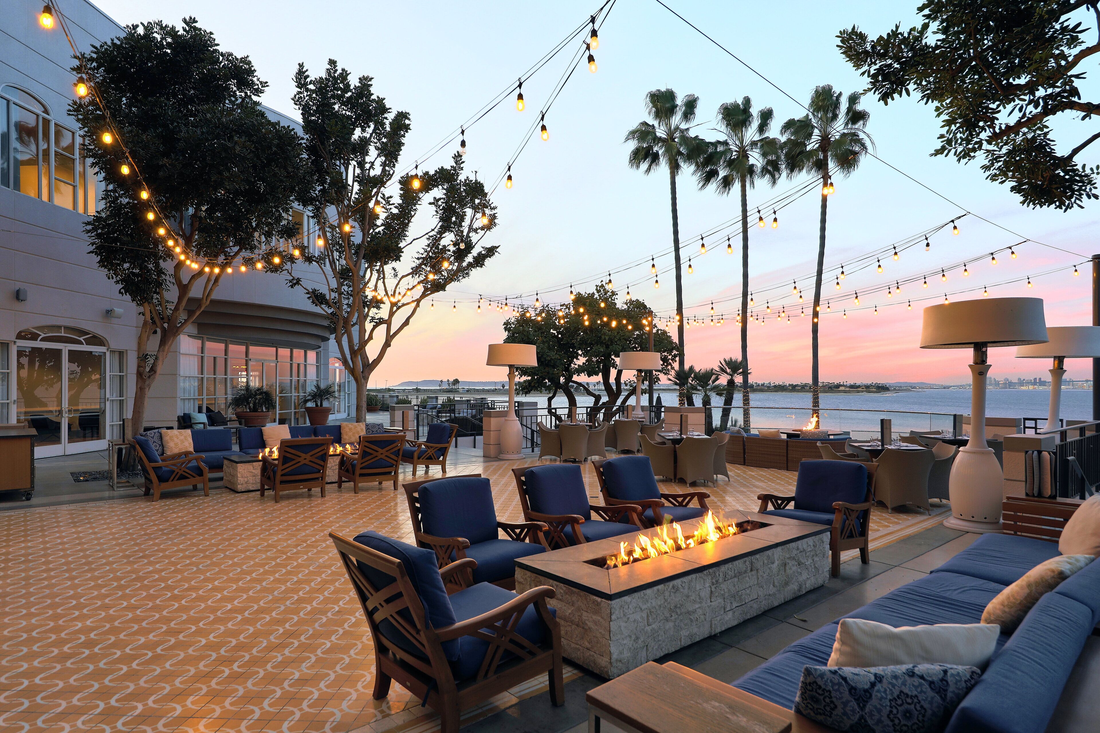 coronado beach hotel restaurant