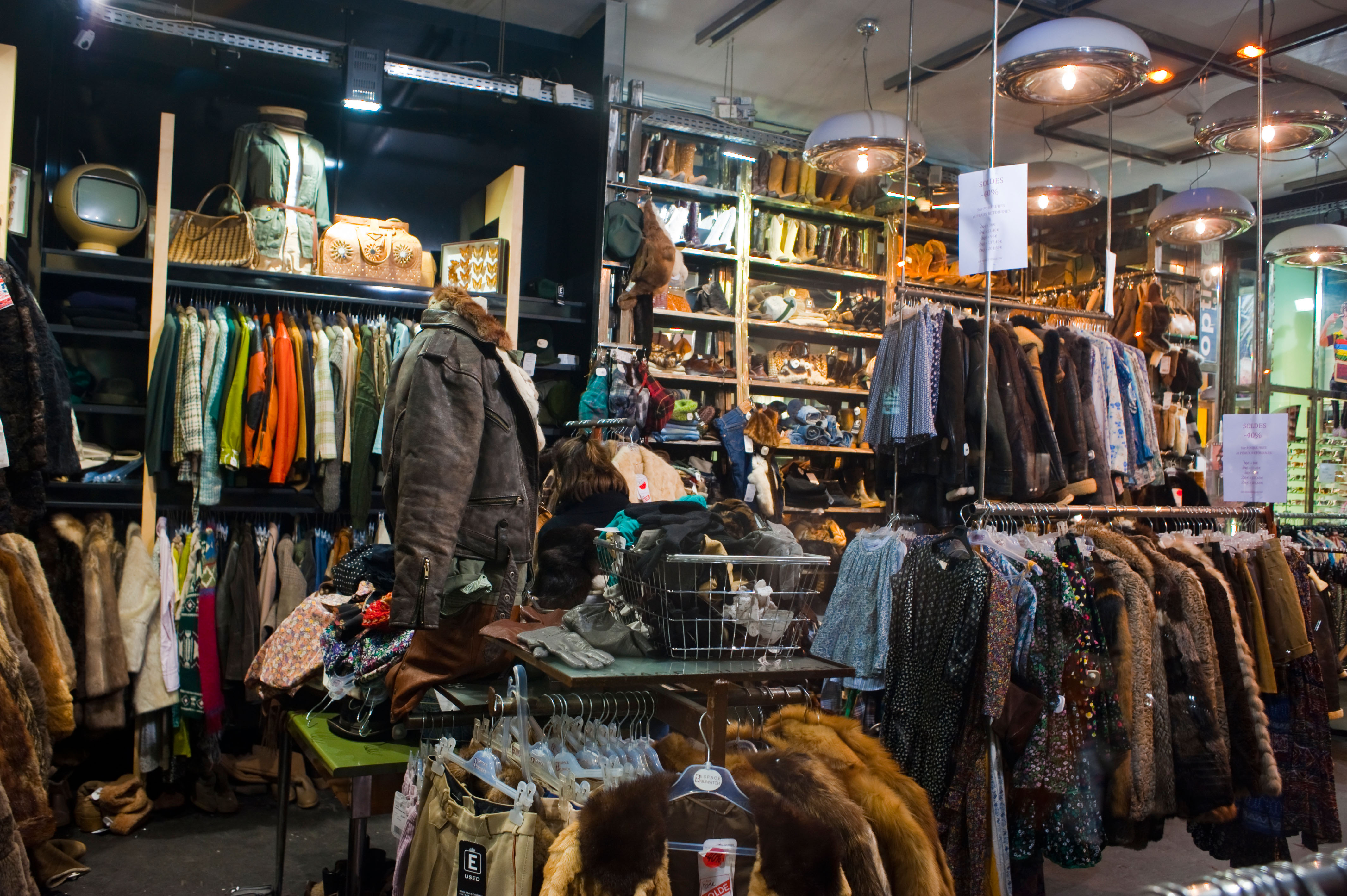 Født ejer bag The Best Vintage and Thrift Shops in Paris