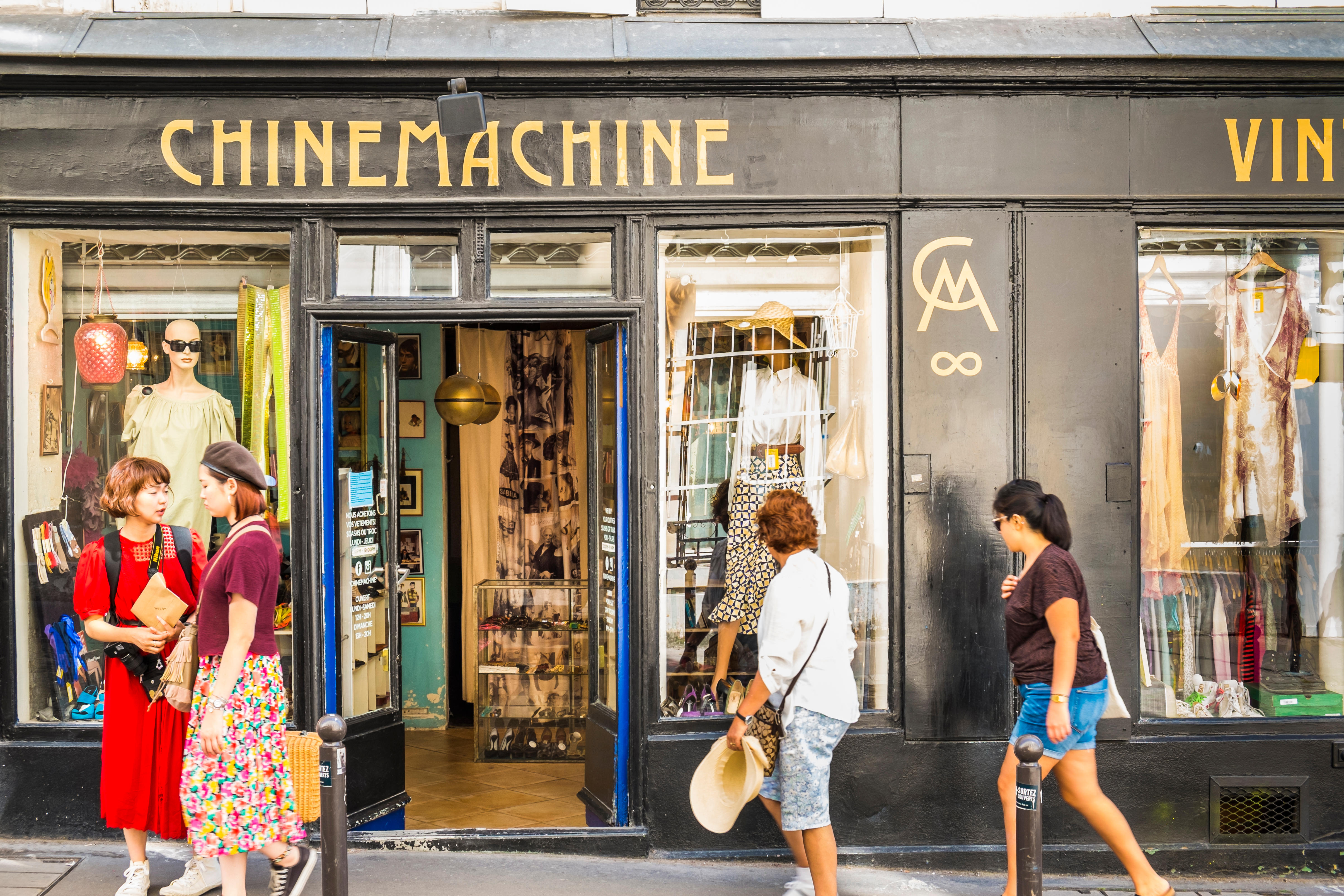 Født ejer bag The Best Vintage and Thrift Shops in Paris