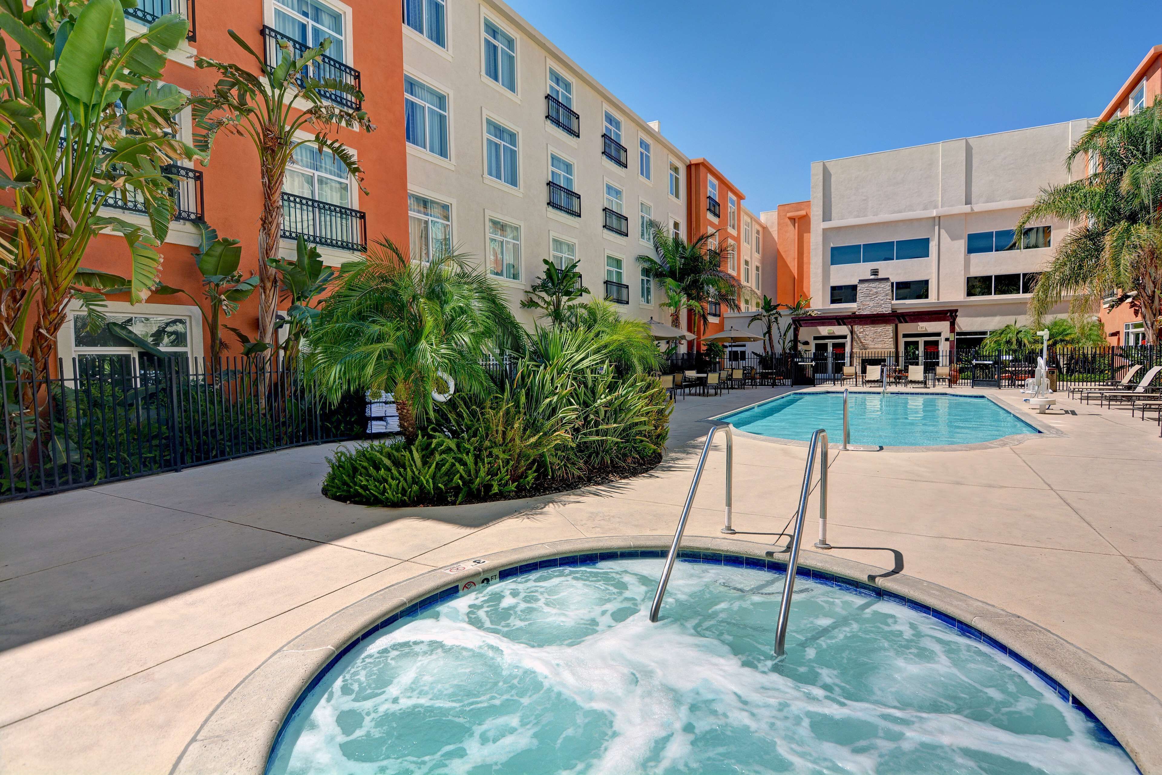 santa clarita hotels indoor pool