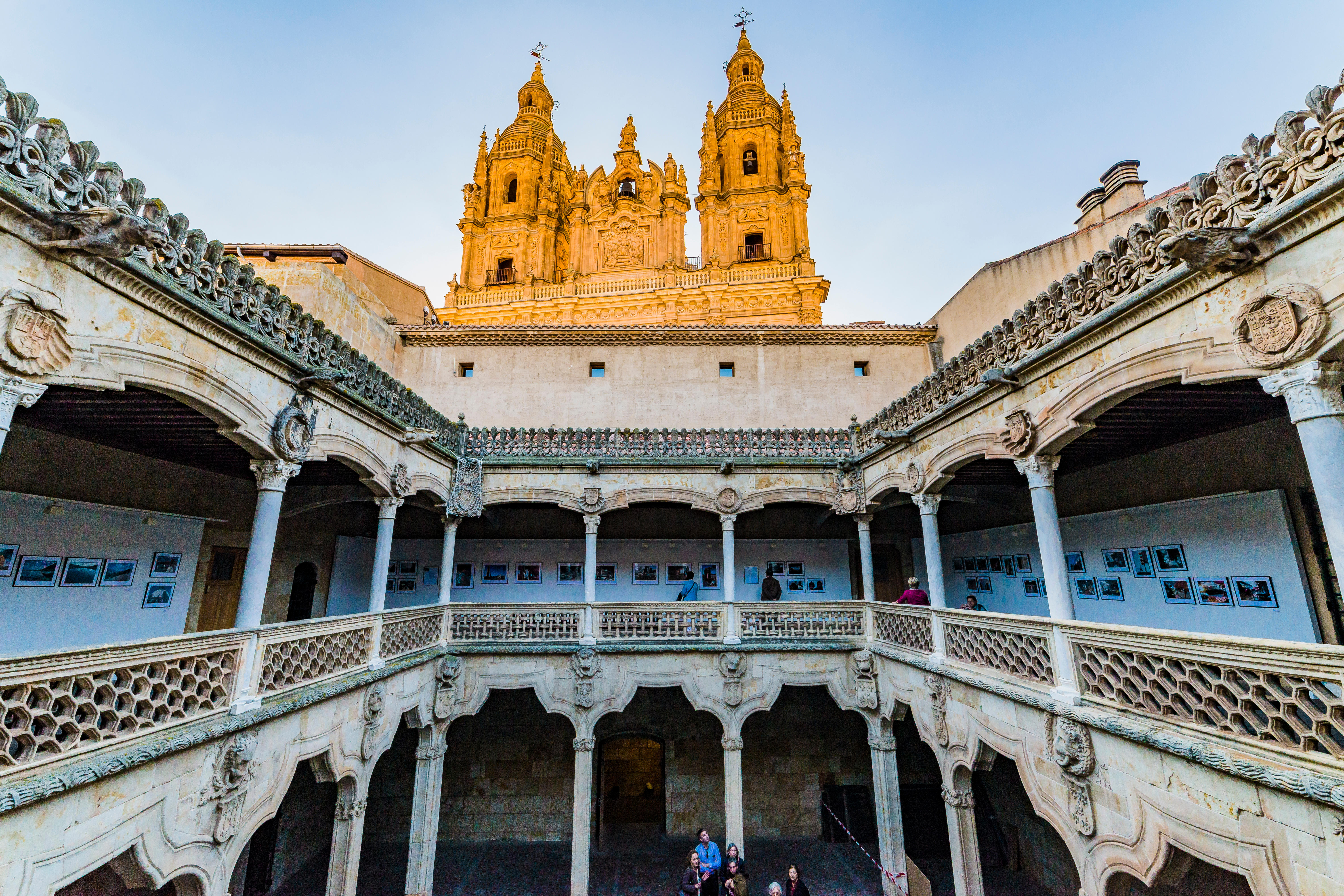 Cloister of the Casa de las Conchas - house of shells -, in the background the twin towers of the Iglesia de la Clerecia - Church of the Clergy. Salam